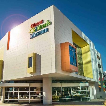 Chic Bungalow Apartment Steps From Armature Works & Downtown Riverwalk Tampa Exterior foto