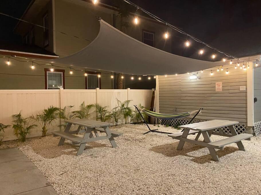 Chic Bungalow Apartment Steps From Armature Works & Downtown Riverwalk Tampa Exterior foto