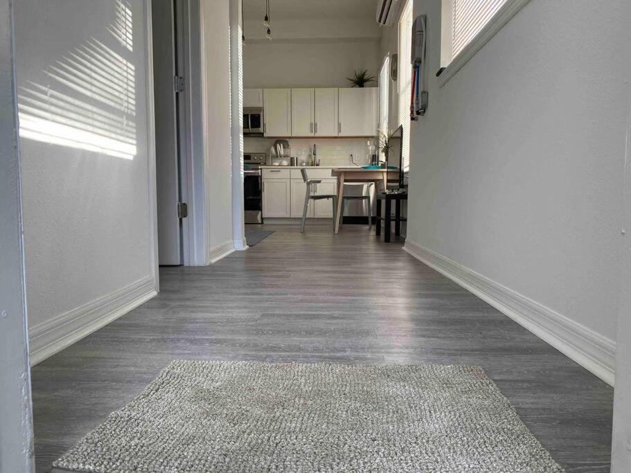 Chic Bungalow Apartment Steps From Armature Works & Downtown Riverwalk Tampa Exterior foto