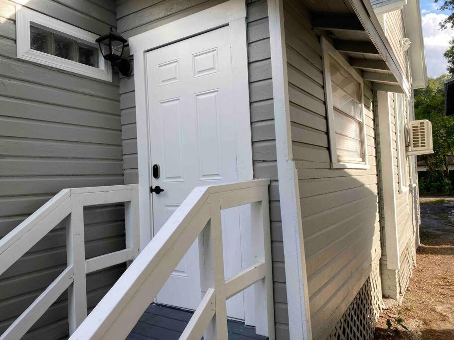 Chic Bungalow Apartment Steps From Armature Works & Downtown Riverwalk Tampa Exterior foto