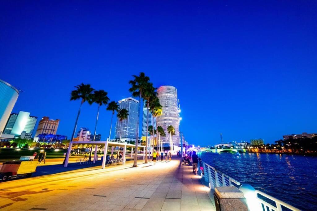Chic Bungalow Apartment Steps From Armature Works & Downtown Riverwalk Tampa Exterior foto