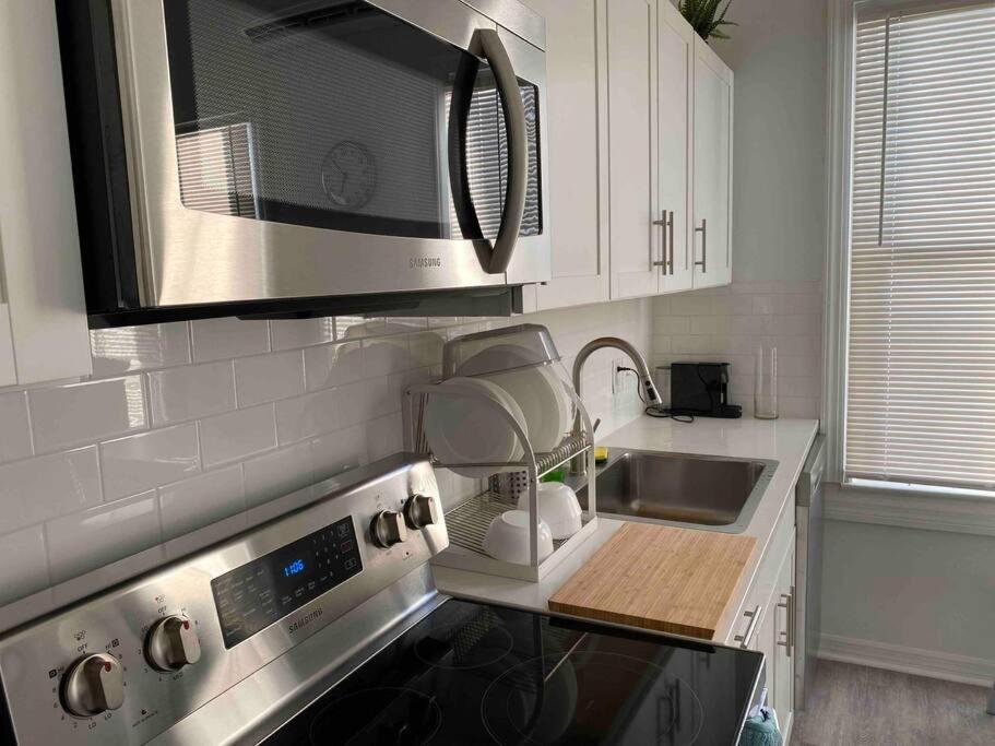Chic Bungalow Apartment Steps From Armature Works & Downtown Riverwalk Tampa Exterior foto